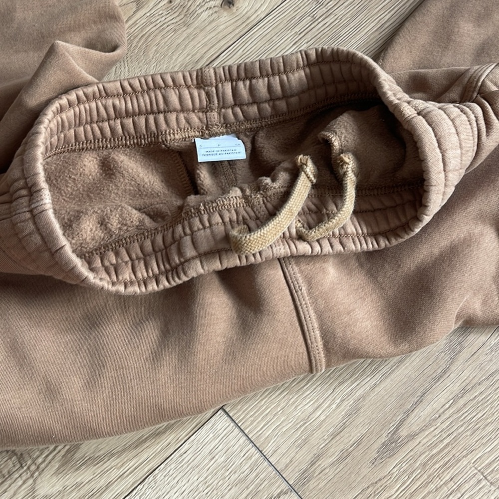 Nike skinny leg tan sweatpants - Picture 4 of 4